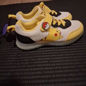 NWOTS  Pokémon Light Up Sneakers (Primark Size 11T )